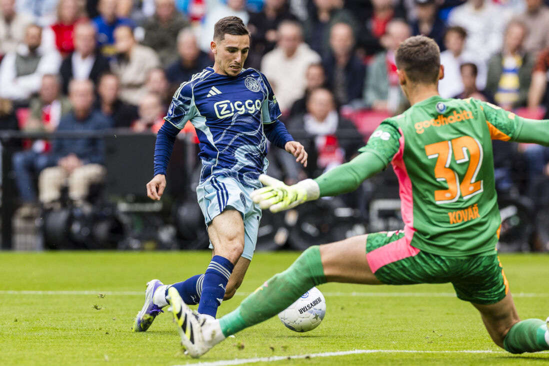Oscar Gloukh in actie tegen PSV
