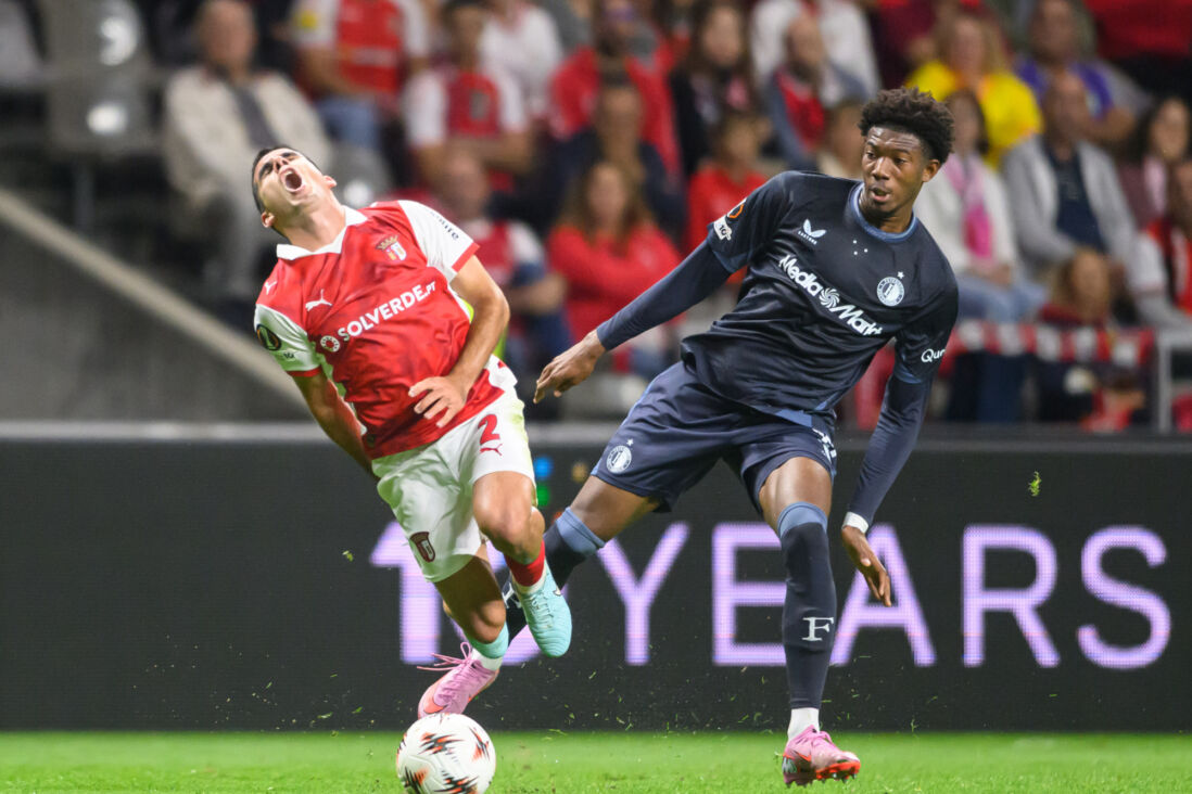 Gaoussou Diarra voor Feyenoord in actie tegen SC Braga
