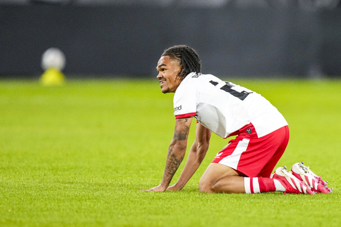 Alonzo Engwanda baalt na de nederlaag