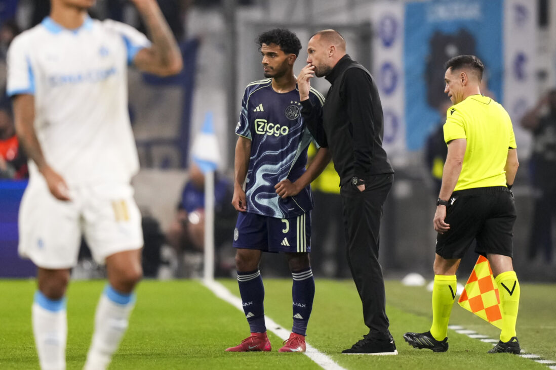 Owen Wijndal in gesprek met John Heitinga