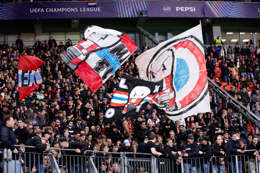 Supporters van PSV in Leverkusen