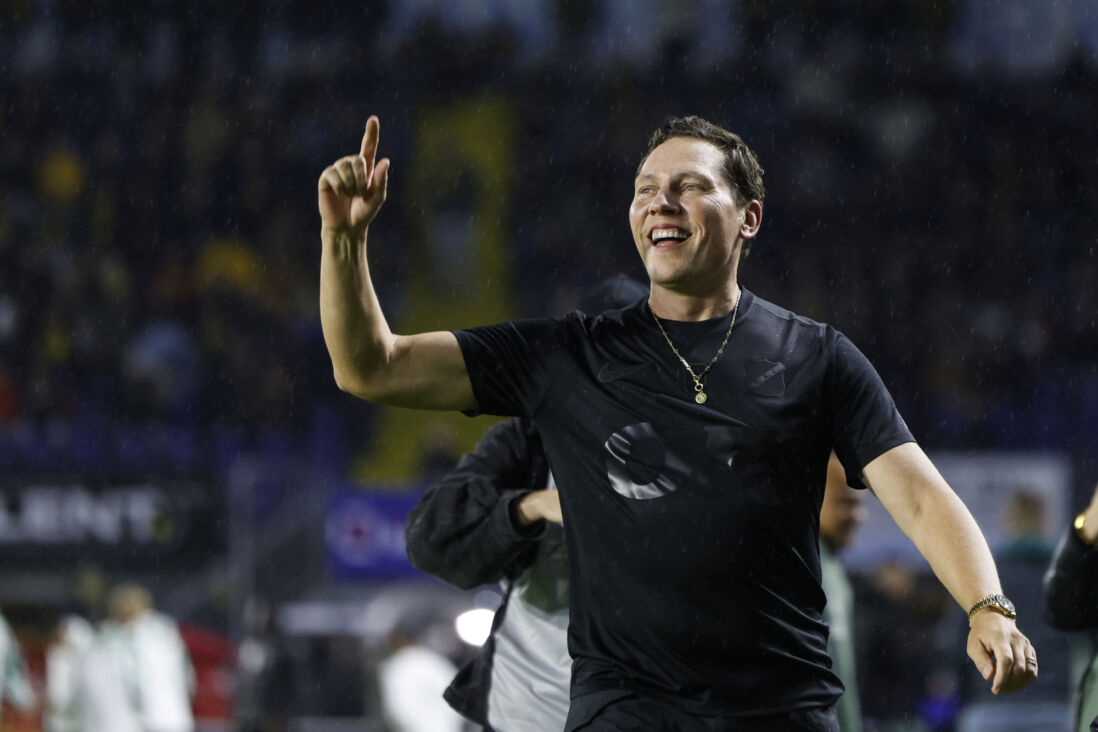 Tiësto in het nieuwe uitshirt van NAC Breda