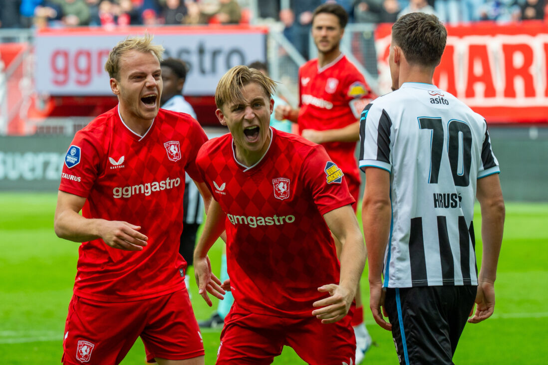 Thomas van den Belt juicht met Max Bruns