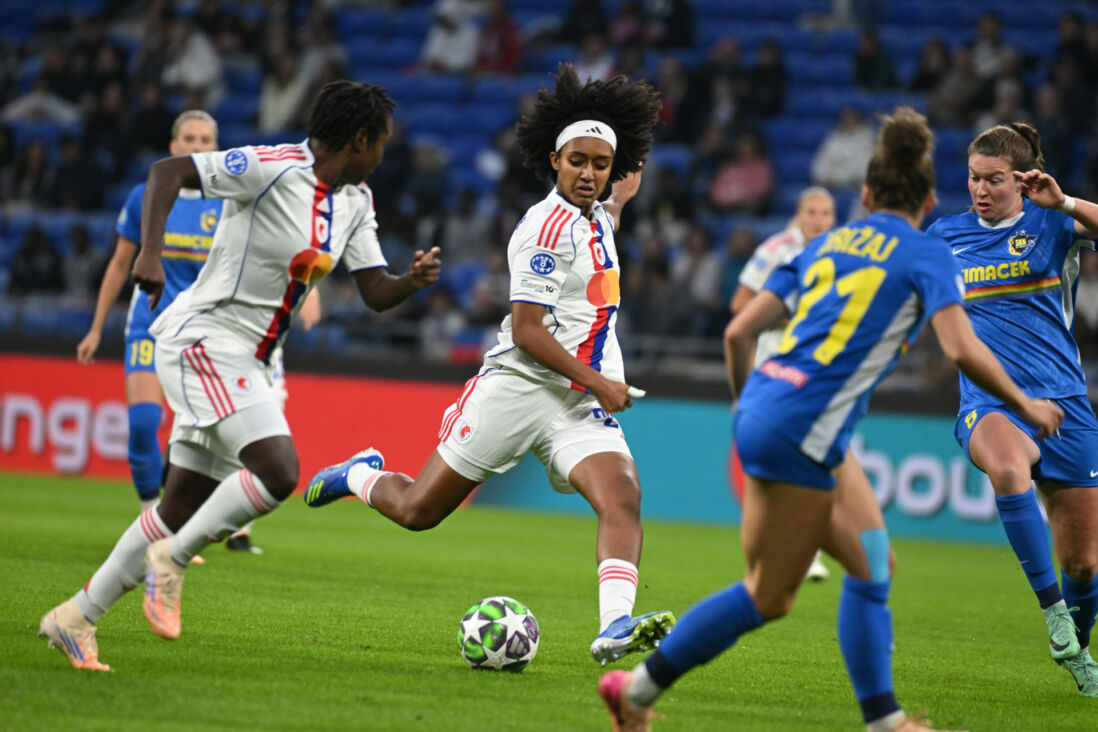 Lily Yohannes (OL Lyonnes) schiet