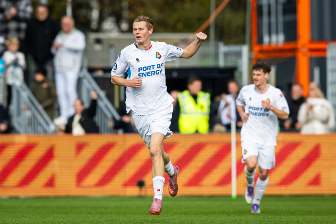 Milan Zonneveld na zijn goal tegen SC Heerenveen