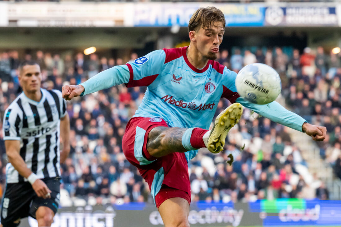 Luciano Valente in actie namens Feyenoord
