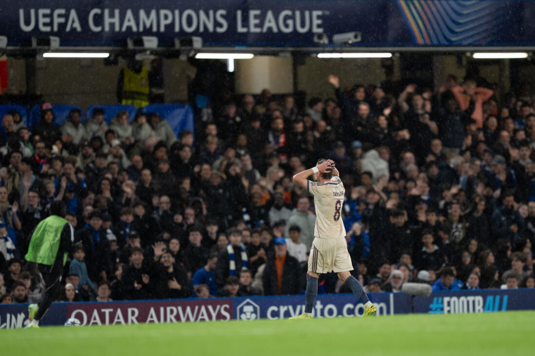 Kenneth Taylor met rood van het veld tegen Chelsea