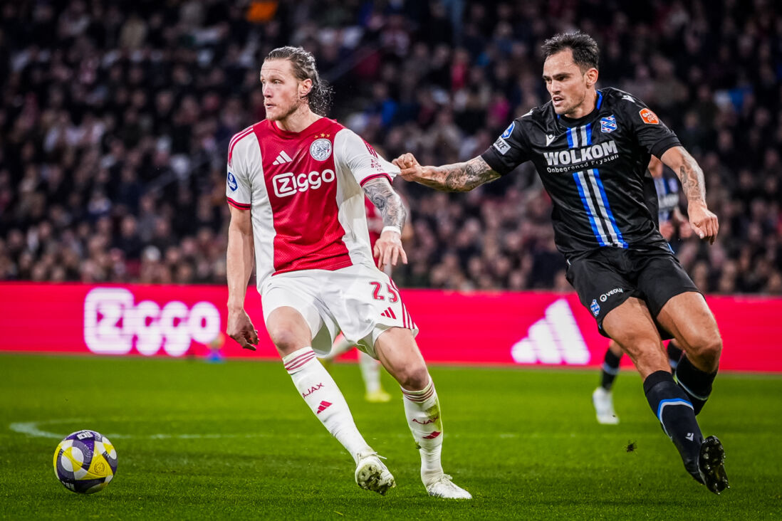 Wout Weghorst in duel met Sam Kersten