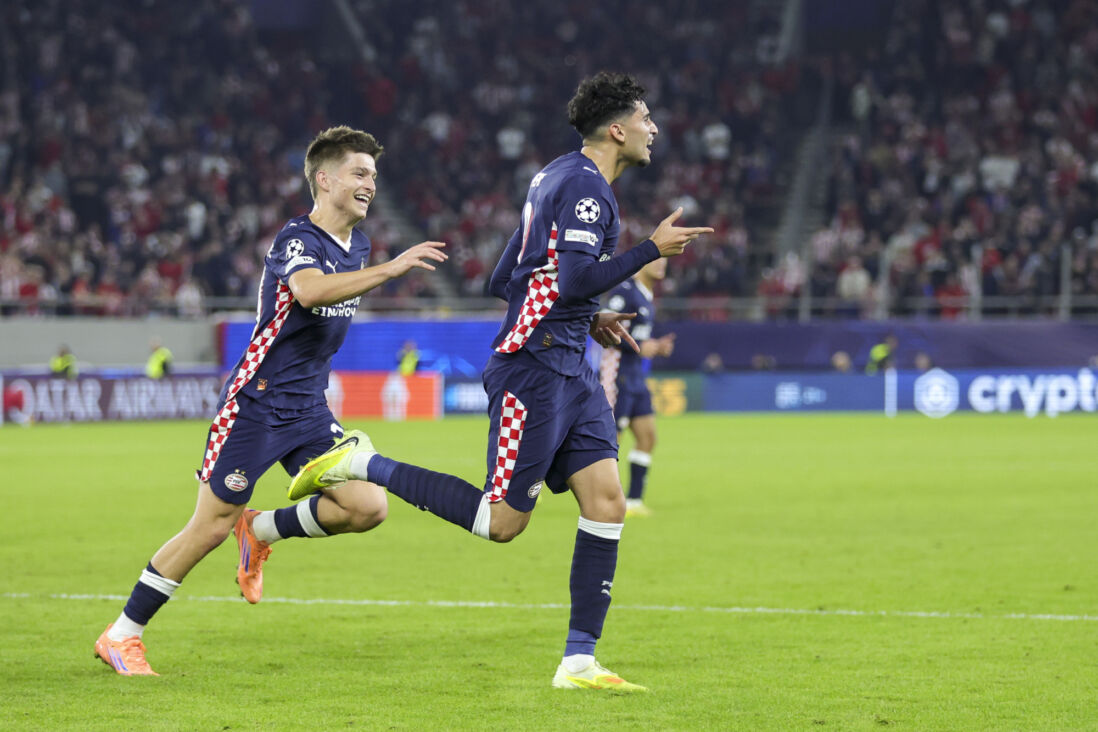 Ricardo Pepi viert zijn doelpunt voor PSV