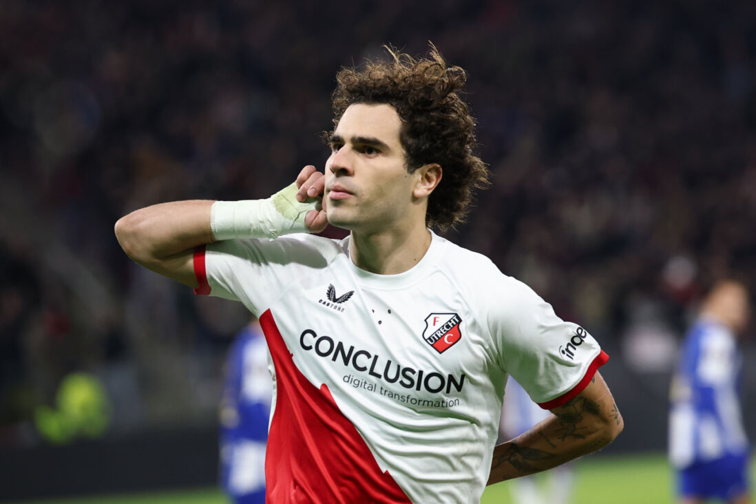 Miguel Rodríguez juicht na zijn goal tegen FC Porto