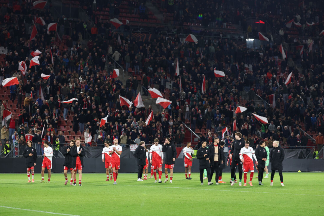 Utrecht-spelers bedanken de fans