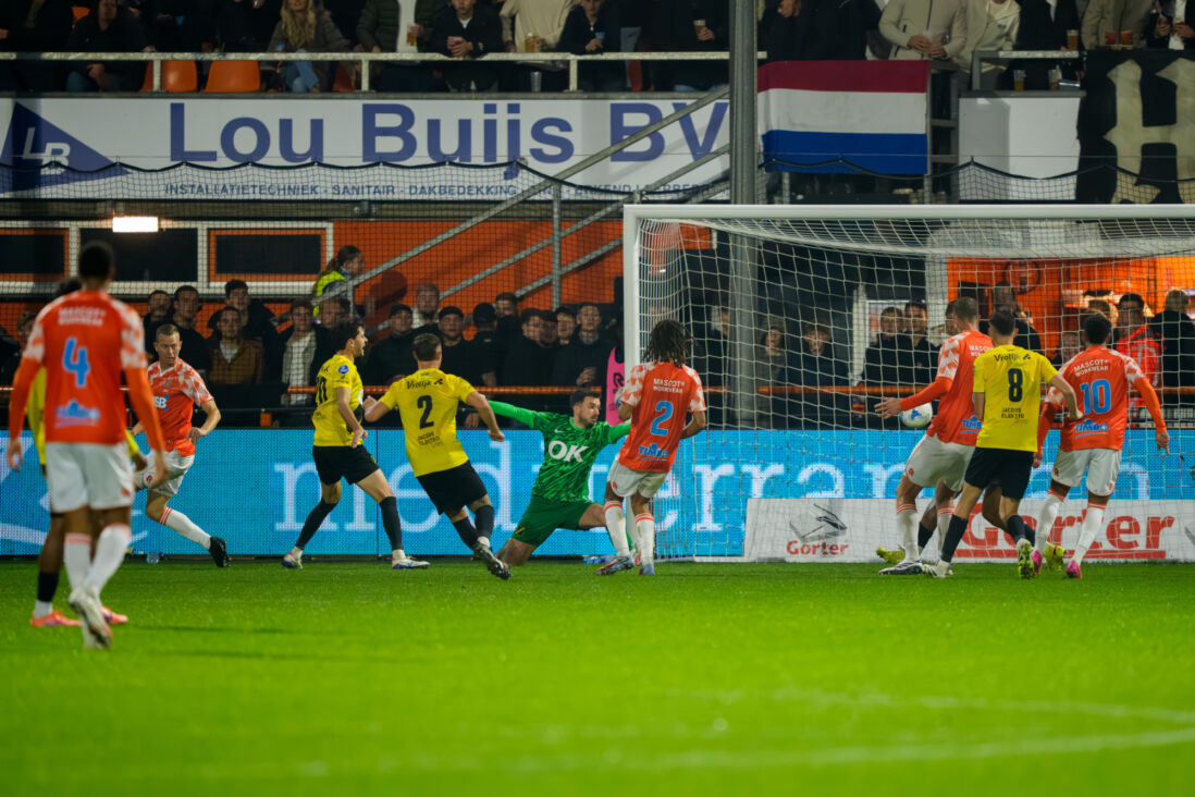 Robert Muhren scoort