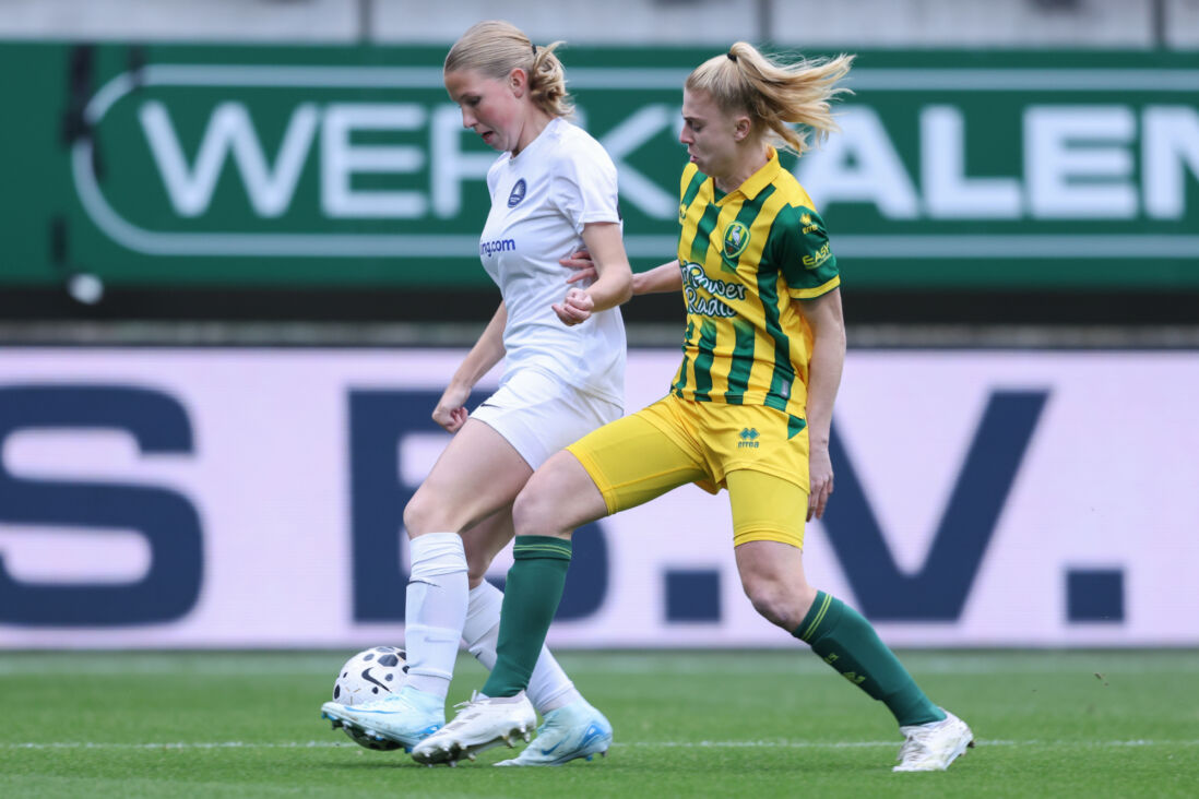 Bo Vonk in duel tijdens ADO Den Haag - HERA United