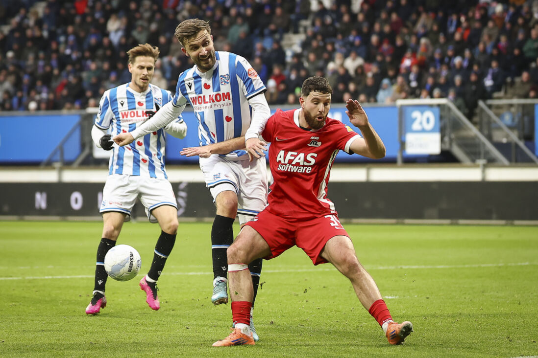 Dylan Vente in duel met Mees de Wit