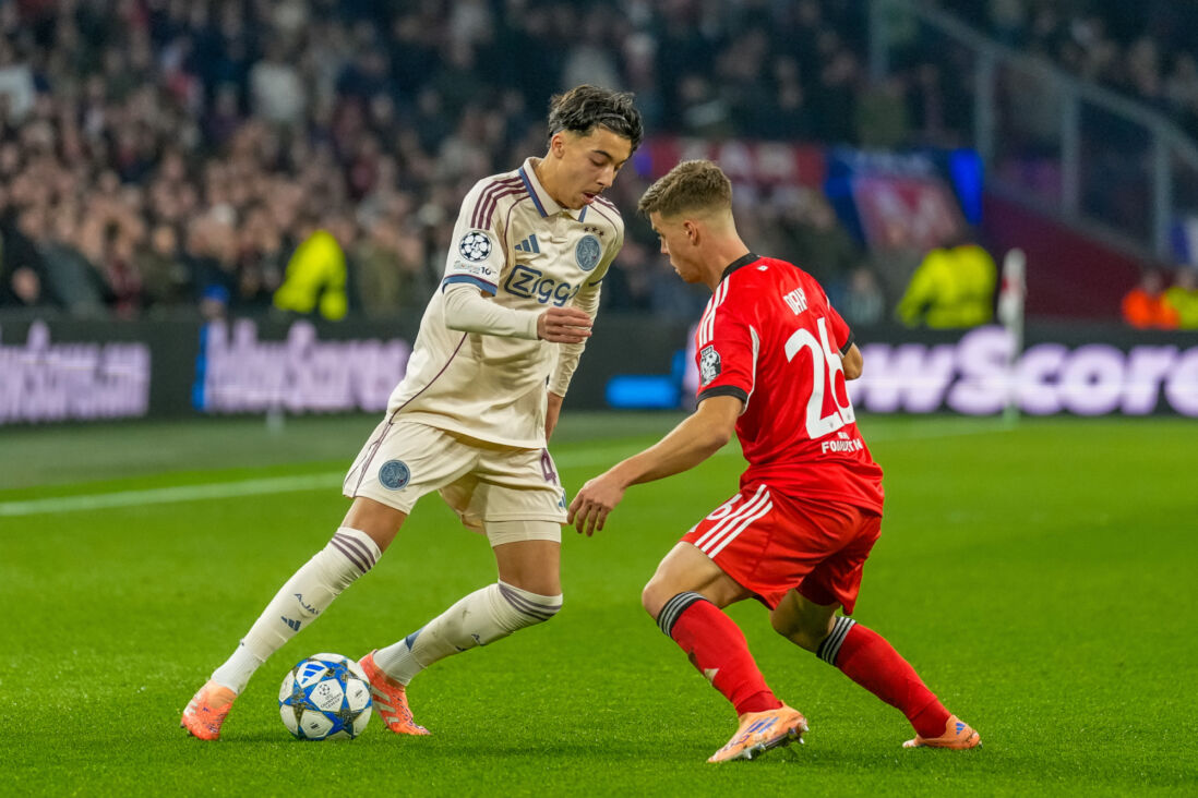 Rayane Bounida tegenover Samuel Dahl