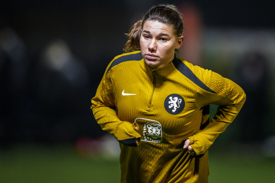 Lynn Groenewegen op de training van de OranjeLeeuwinnen