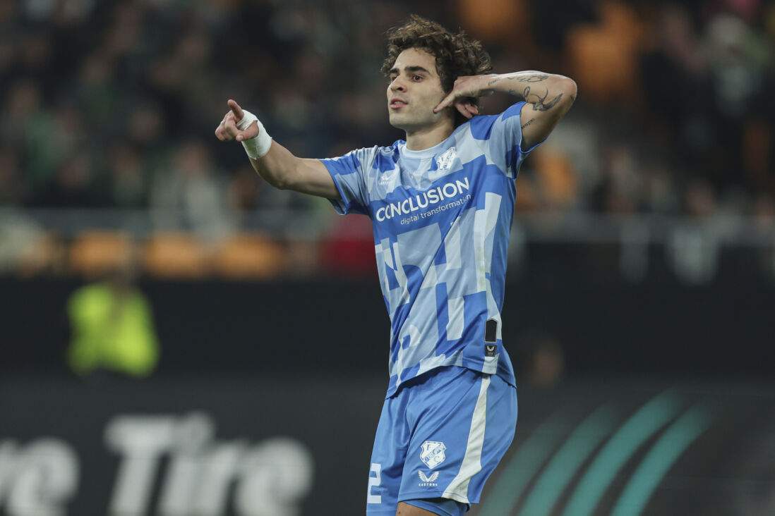 Miguel Rodriguez viert zijn wereldgoal tegen Betis