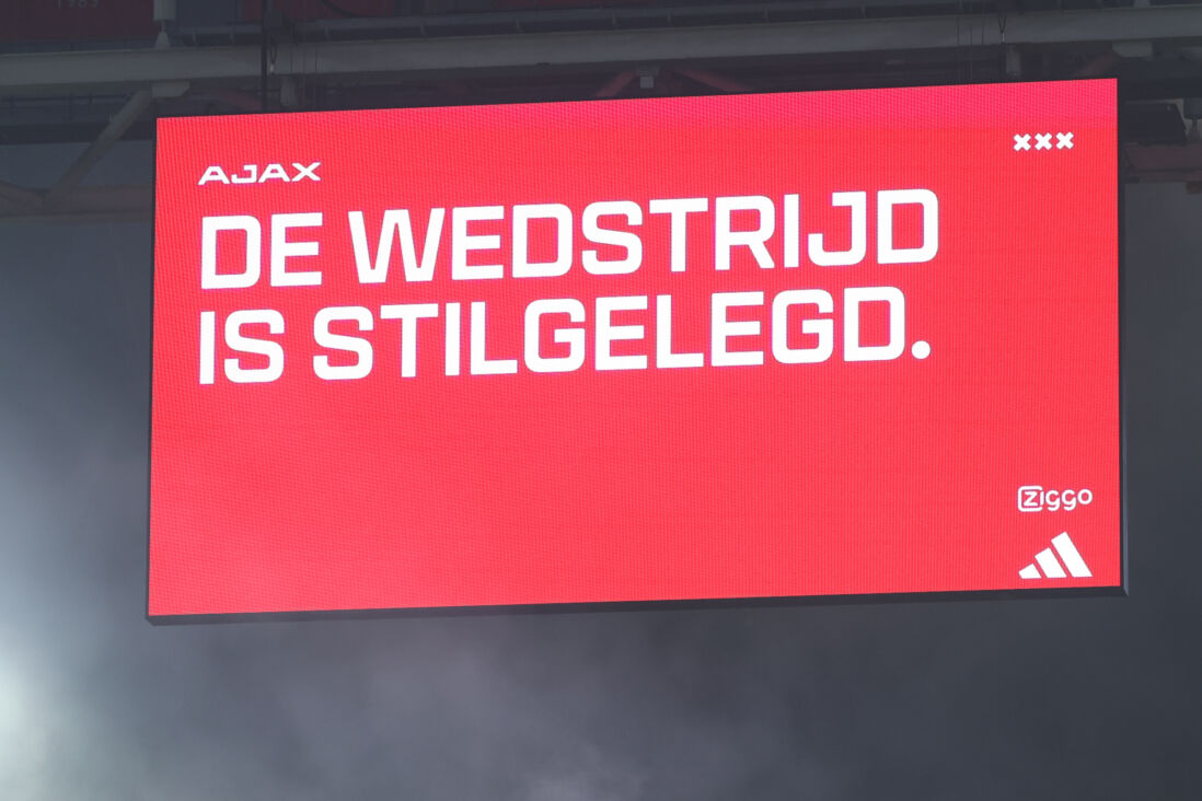 De wedstrijd is stilgelegd