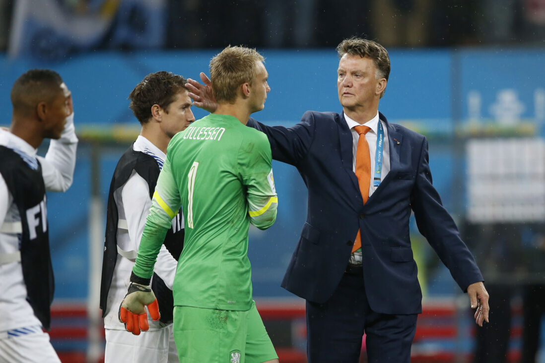 Louis van Gaal met Jasper Cillessen