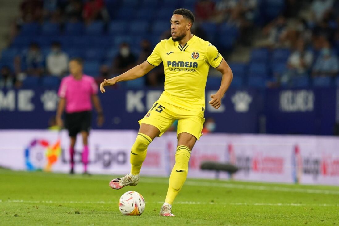 Arnaut Danjuma met de bal aan de voet voor Villarreal