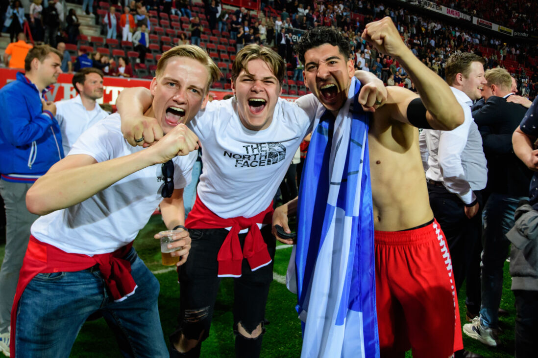 Dimitris Limnios viert feest