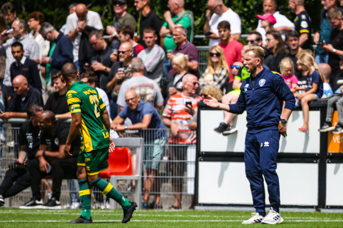 Dirk Kuijt als trainer van ADO Den Haag