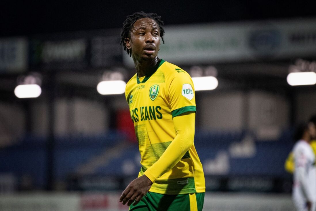 Eljero Elia in het shirt van ADO Den Haag