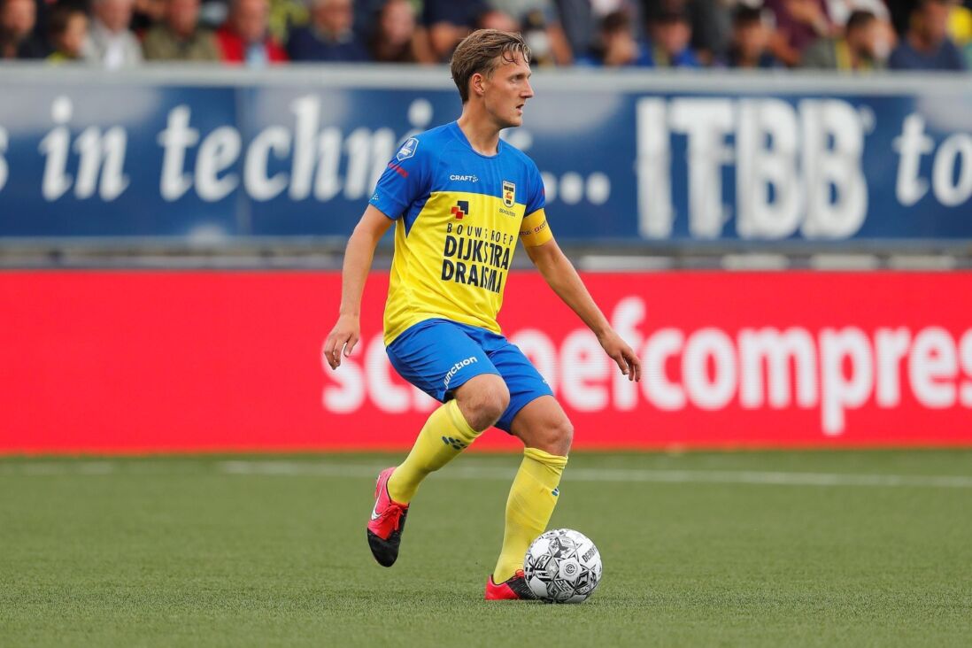 Erik Schouten met de bal aan de voet