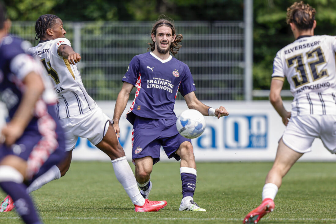 Yarek Gasiorowski in de oefenwedstrijd tegen SV Elversberg
