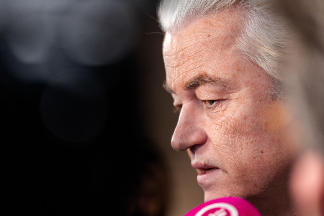 Geert Wilders met een bedenkelijke blik