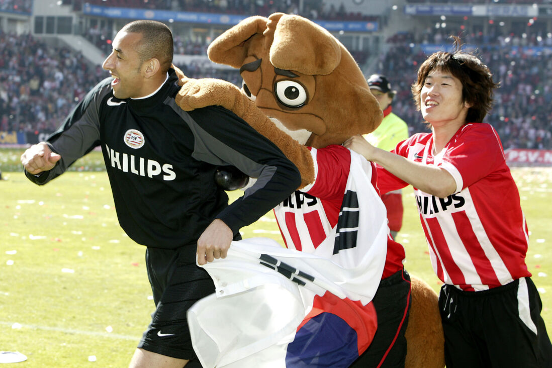 Heurelho Gomes, Phoxy en Ji sung Park vieren de titel in 2005