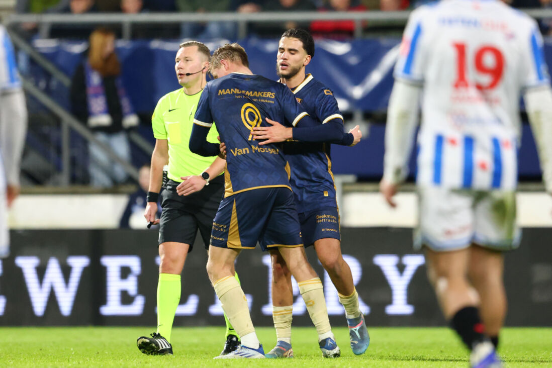 Jesper Uneken scoort tegen SC Heerenveen