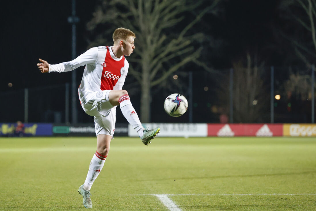 Kristian Hlynsson namens Jong Ajax