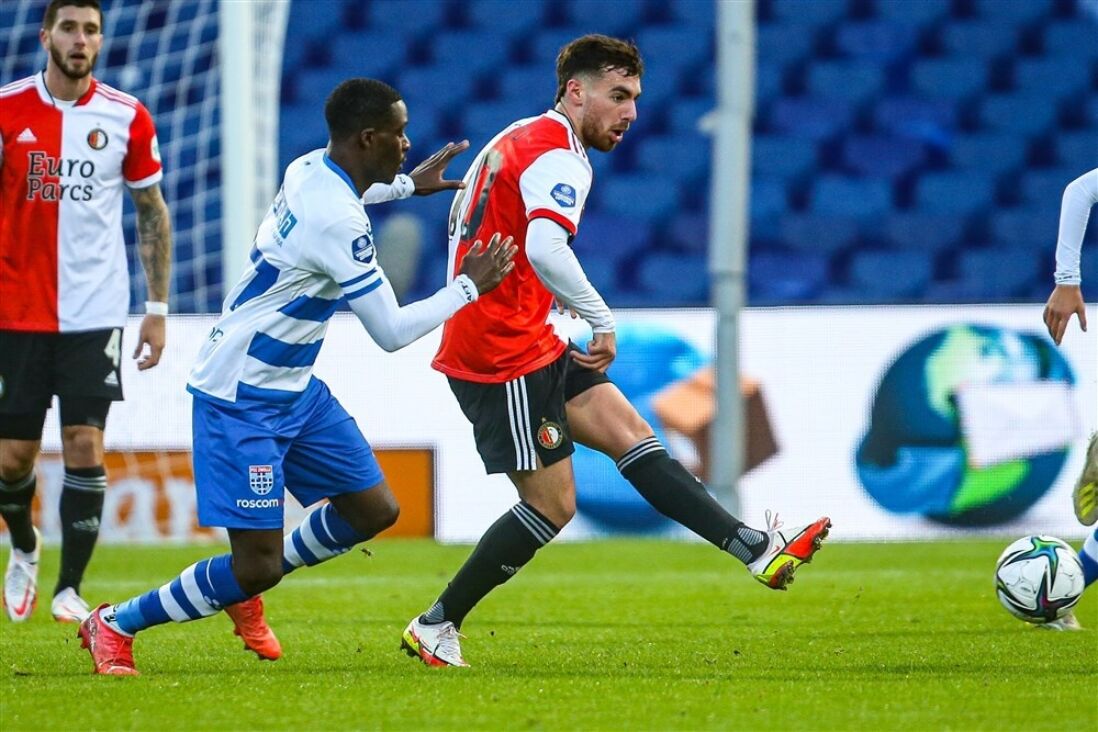 Orkun Köckü in actie tegen PEC Zwolle