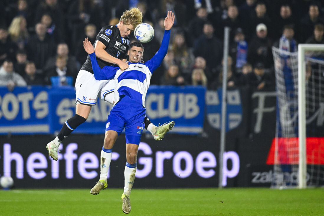 Maas Willemsen in het duel met PEC