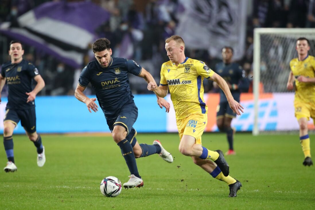 Lisandro Magallan in actie namens Anderlecht