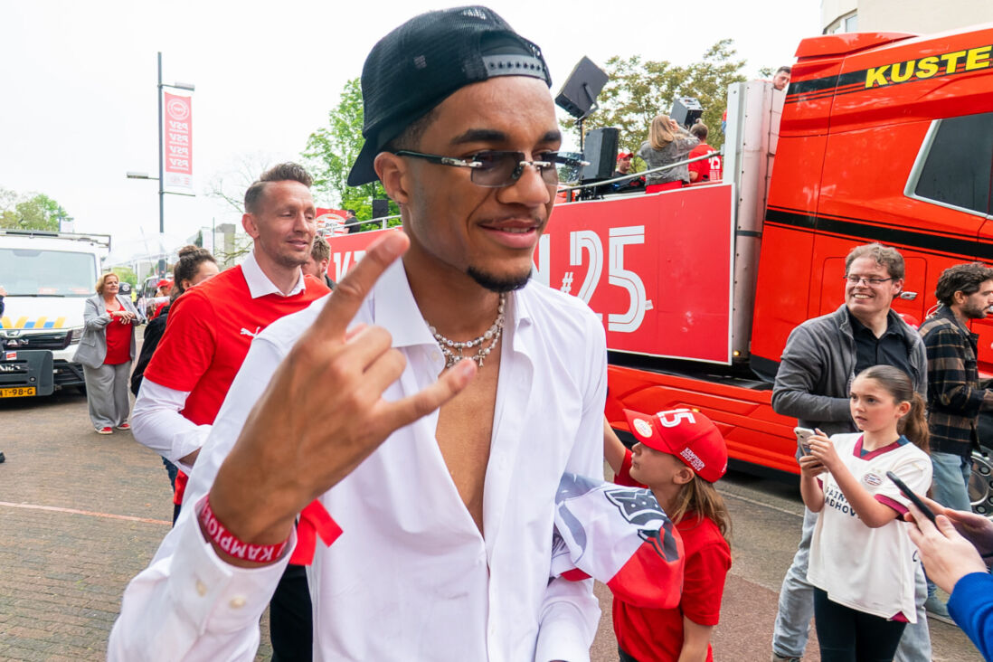 Malik Tillman tijdens de huldiging van PSV