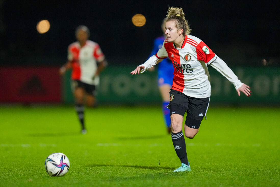 Maxime Bennink in het shirt van Feyenoord