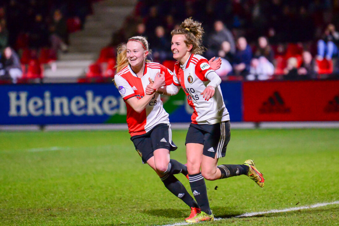 Maxime Bennink juicht na een goal voor Feyenoord