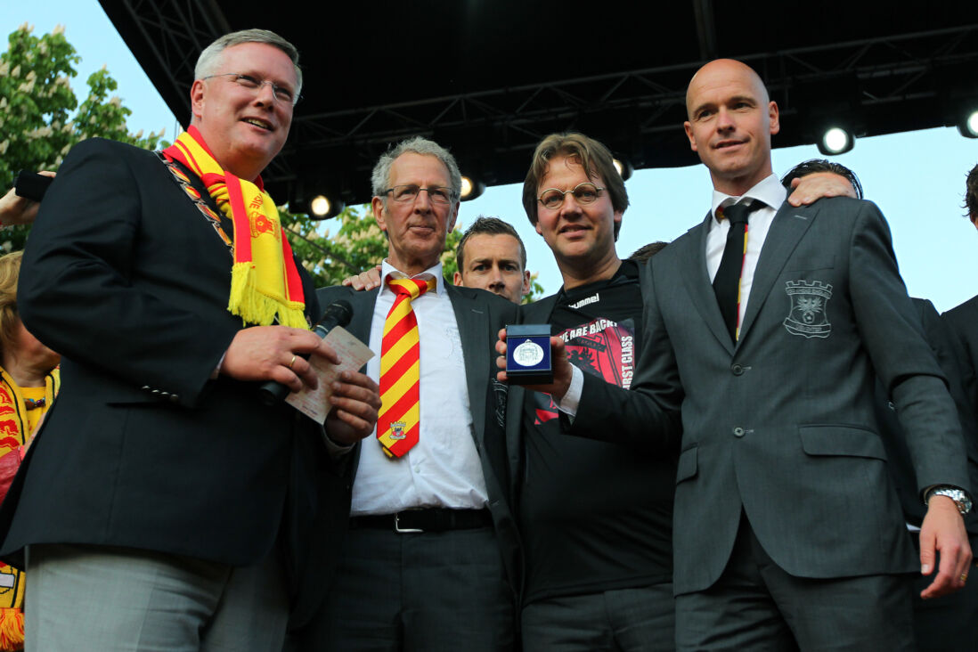 Edwin Mulder naast Erik ten Hag