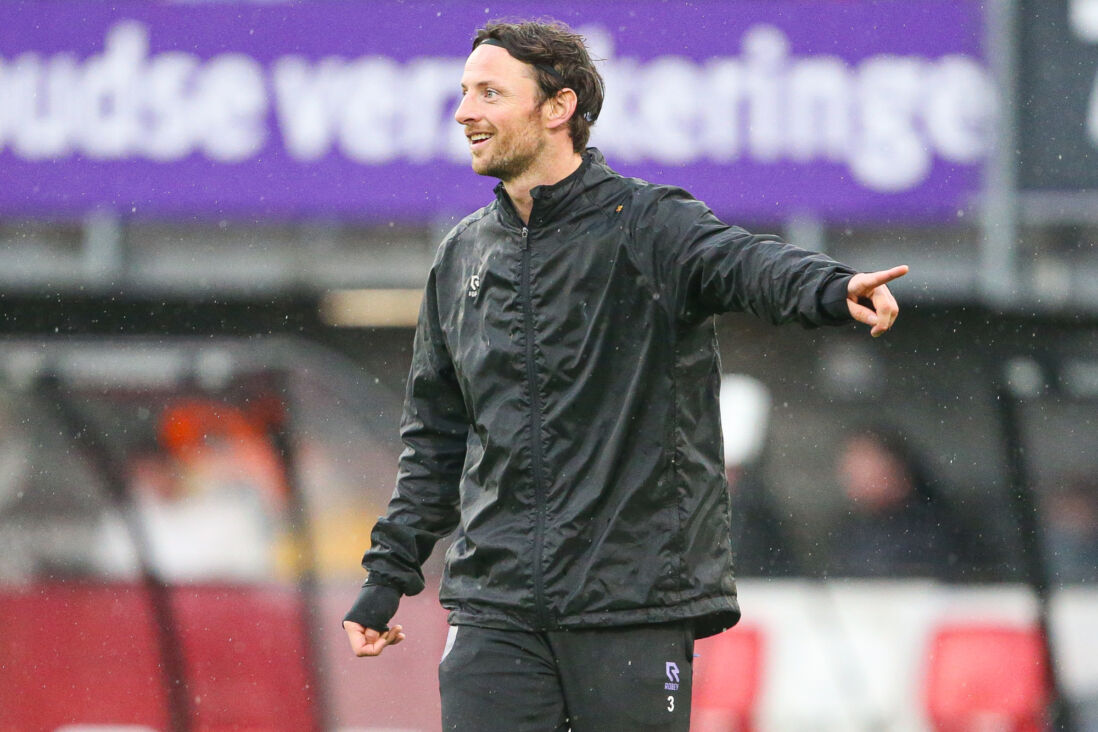 Een lachende Bart Vriends