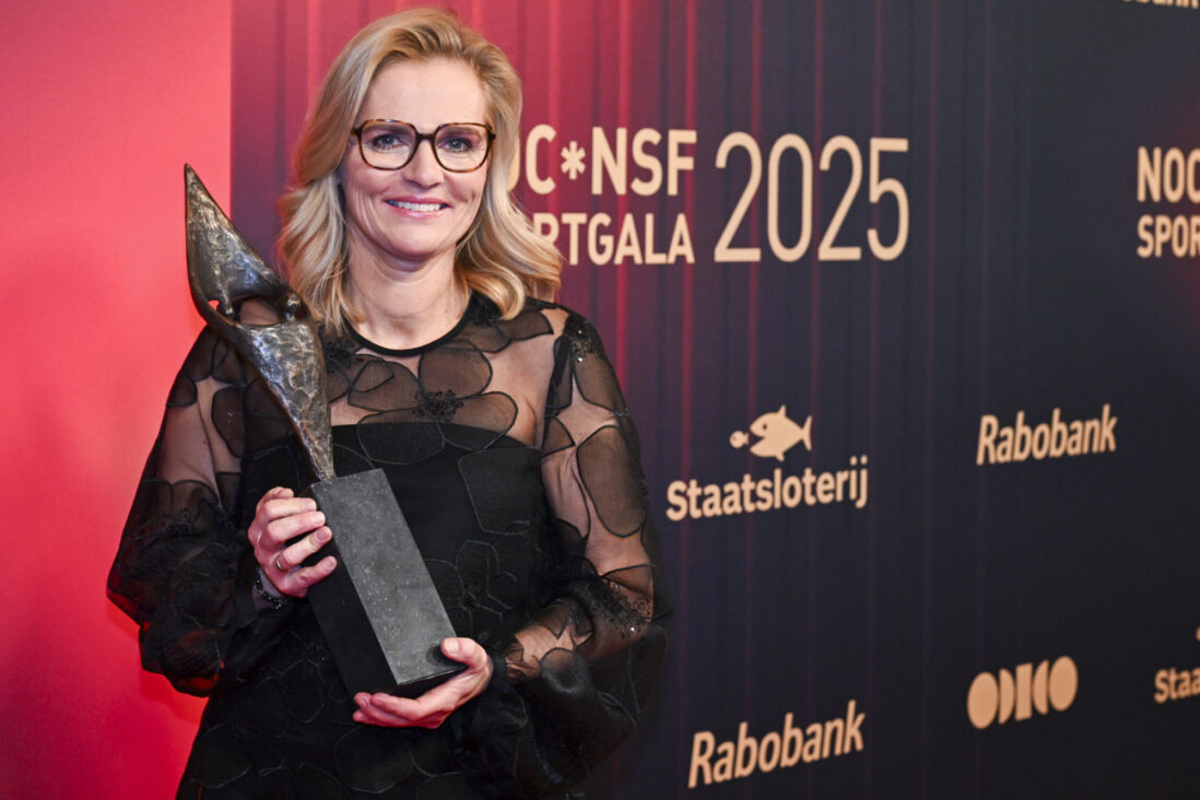 Sarina Wiegman wint de prijs van Coach van het Jaar bij het NOC*NSF Sportgala