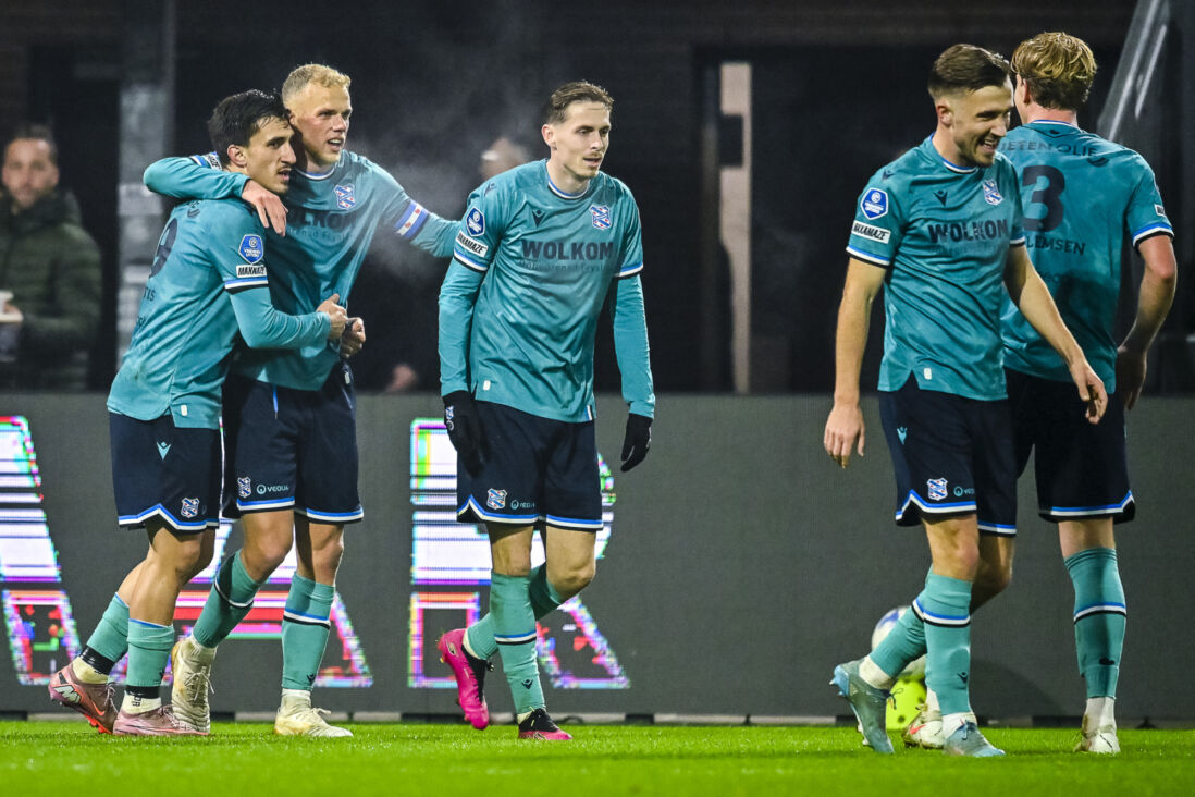 SC Heerenveen viert feest, met Zagaritis, Brouwers, Meerveld en Vente