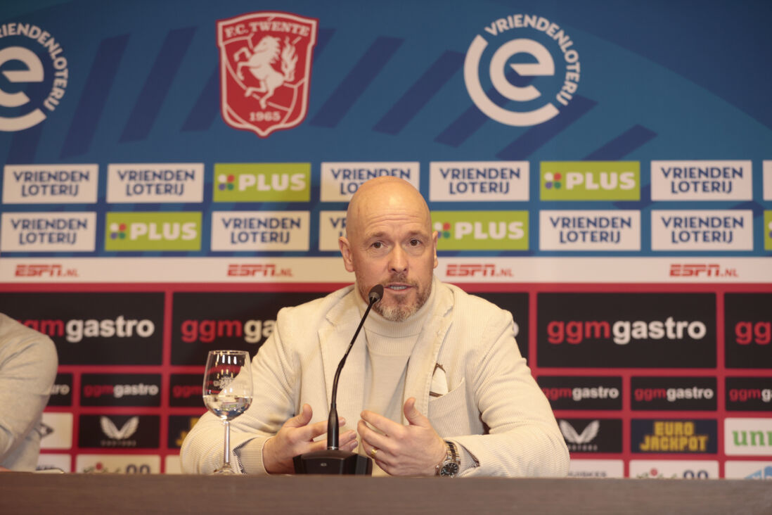 Erik ten Hag bij zijn presentatie bij FC Twente