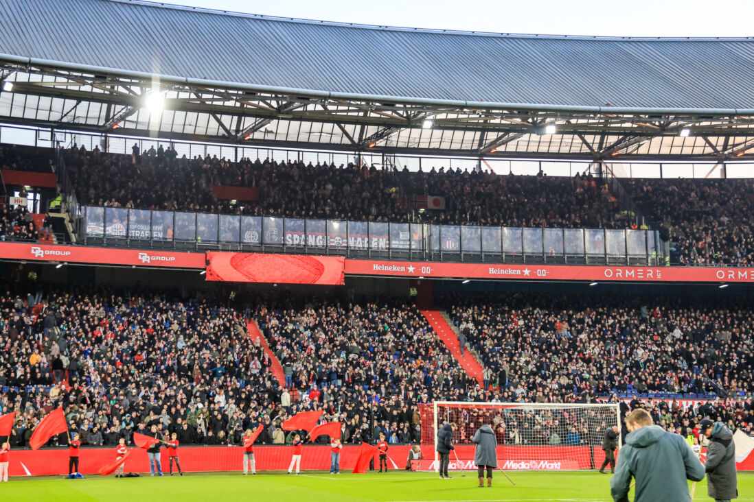 Fans van Feyenoord in de Rotterdamse Kuip