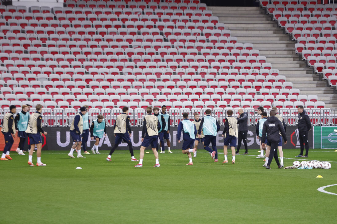 OGC Nice traint in de Allianz Riviera