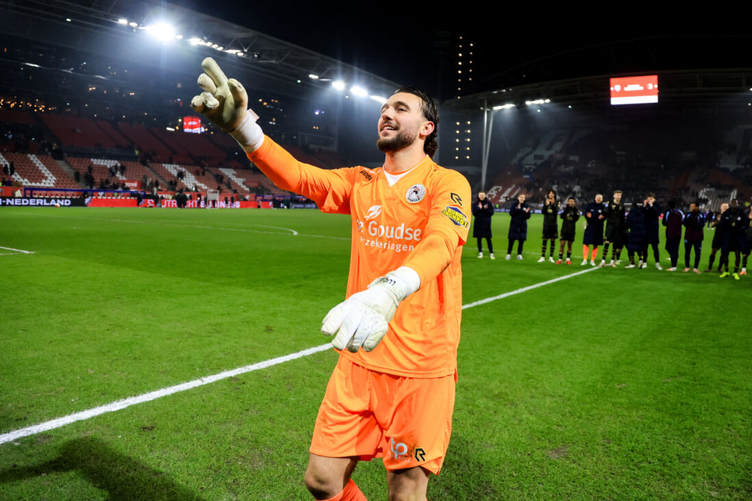 星咲まりの 破壊力抜群のLカップ超乳おっぱいに巨大乳輪！神乳に挟めてパイズリ攻撃