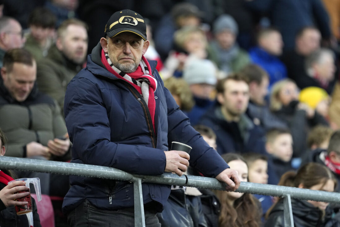 Een supporter van AZ tijdens het duel met NEC