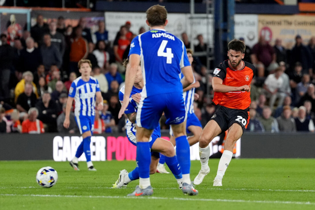 Lasse Nordås schiet op doel