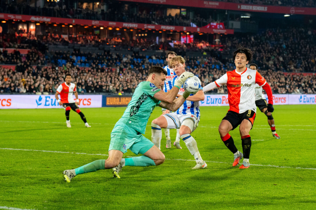 Nordin Bakker stopt een voorzet